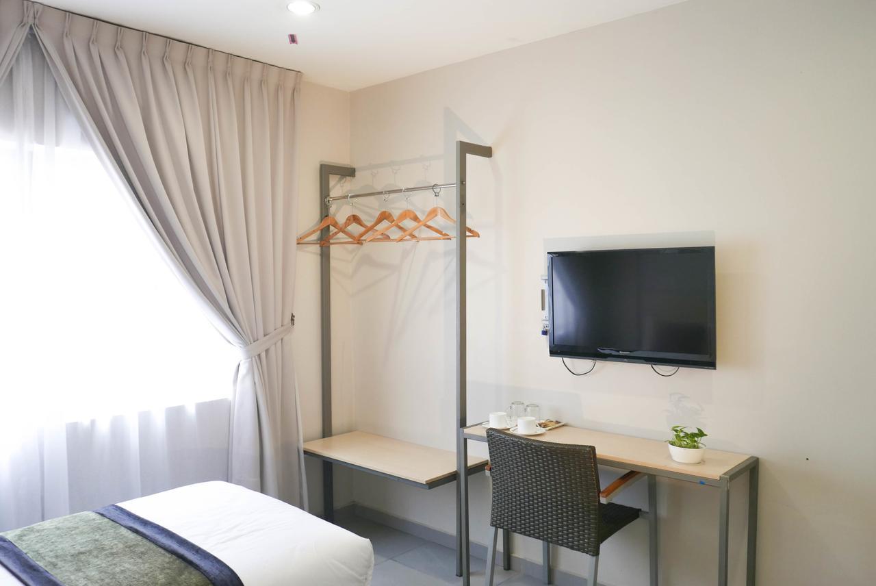 Country Inn Kulai Exterior foto