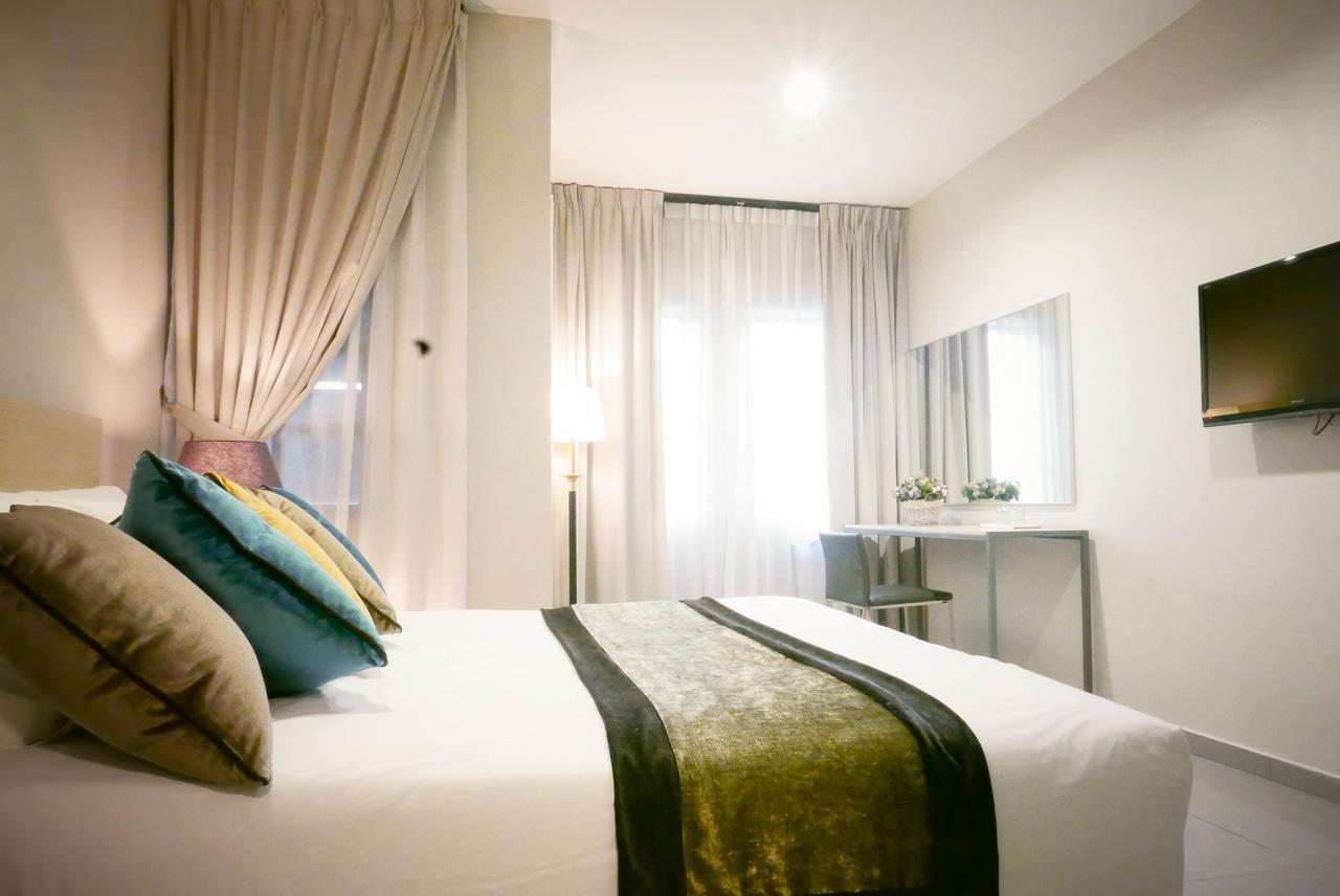 Country Inn Kulai Exterior foto
